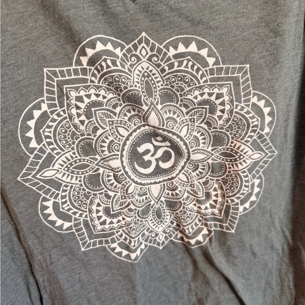 Torrid Gray V-Neck Graphic Tee with Mandala Print - Picture 3 of 6